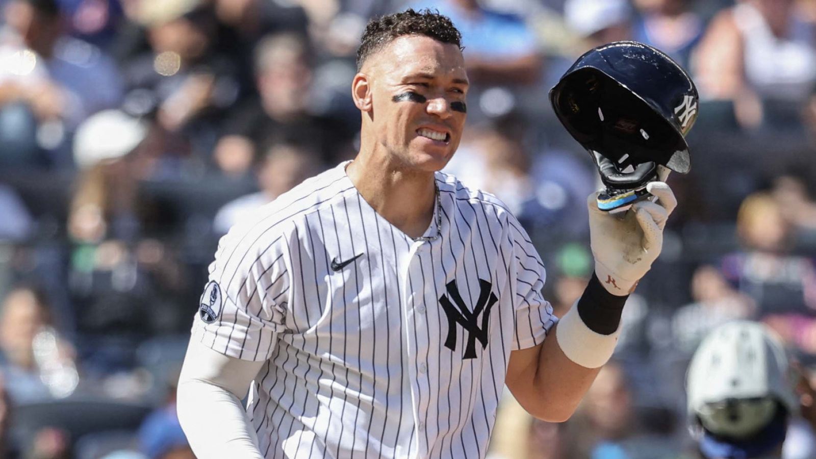 https://www.yardbarker.com/media/c/1/c1ecabc83b03717379b7fb55cdf4f3d867dbf60d/thumb_16x9/aaron-judge-crushes-first-hr-months-as-yankees.jpg?v=1