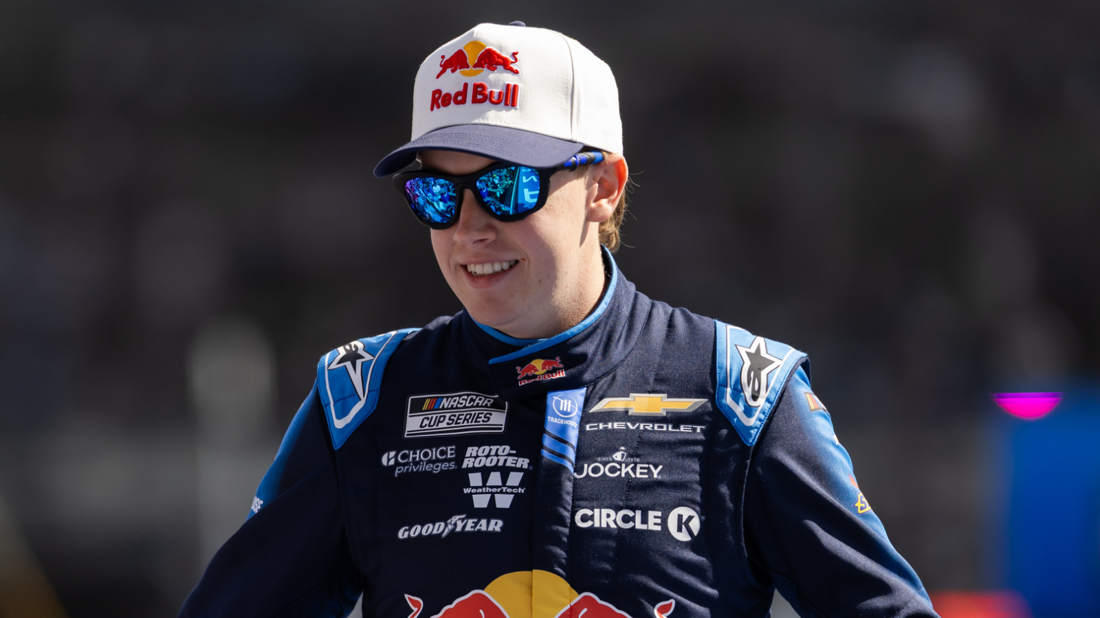 https://www.yardbarker.com/media/c/2/c28be87b8e90be8b1cca60d443de3b374232f853/thumb_16x9/connor-zilisch-impresses-first-nascar-star-race.jpg?v=1
