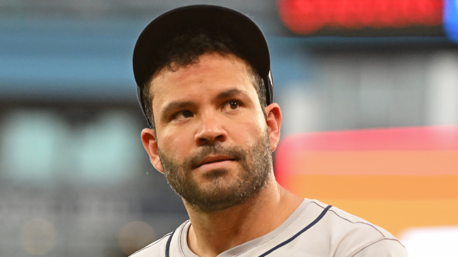Astros’ eight-time All-Star exits after getting hit by pitch