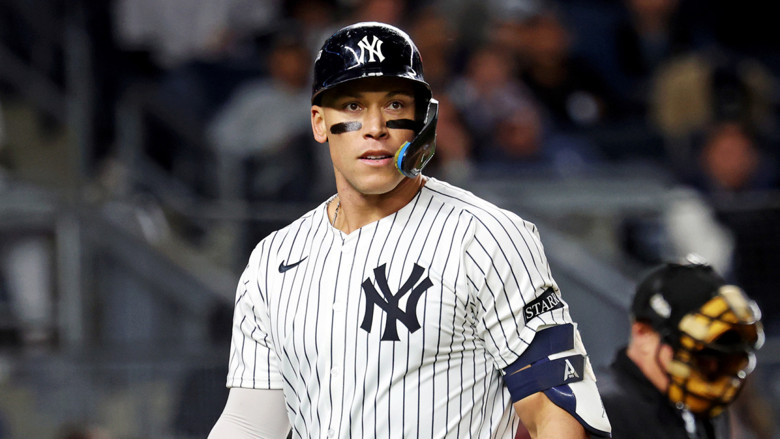 https://www.yardbarker.com/media/c/2/c2e7c8421097459645a2697c7bb48d8725a3fc93/thumb_16x9/aaron-judge-shares-massive-update-on-elbow-injury.jpg?v=1
