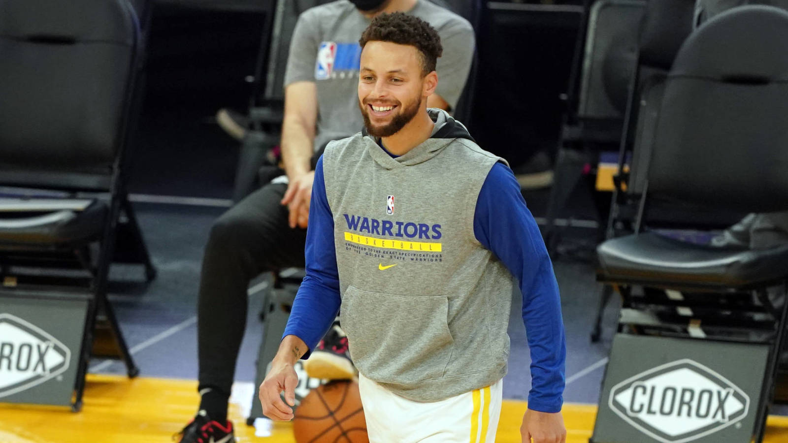 Steph Curry gifts Kamala Harris with custom Warriors ...