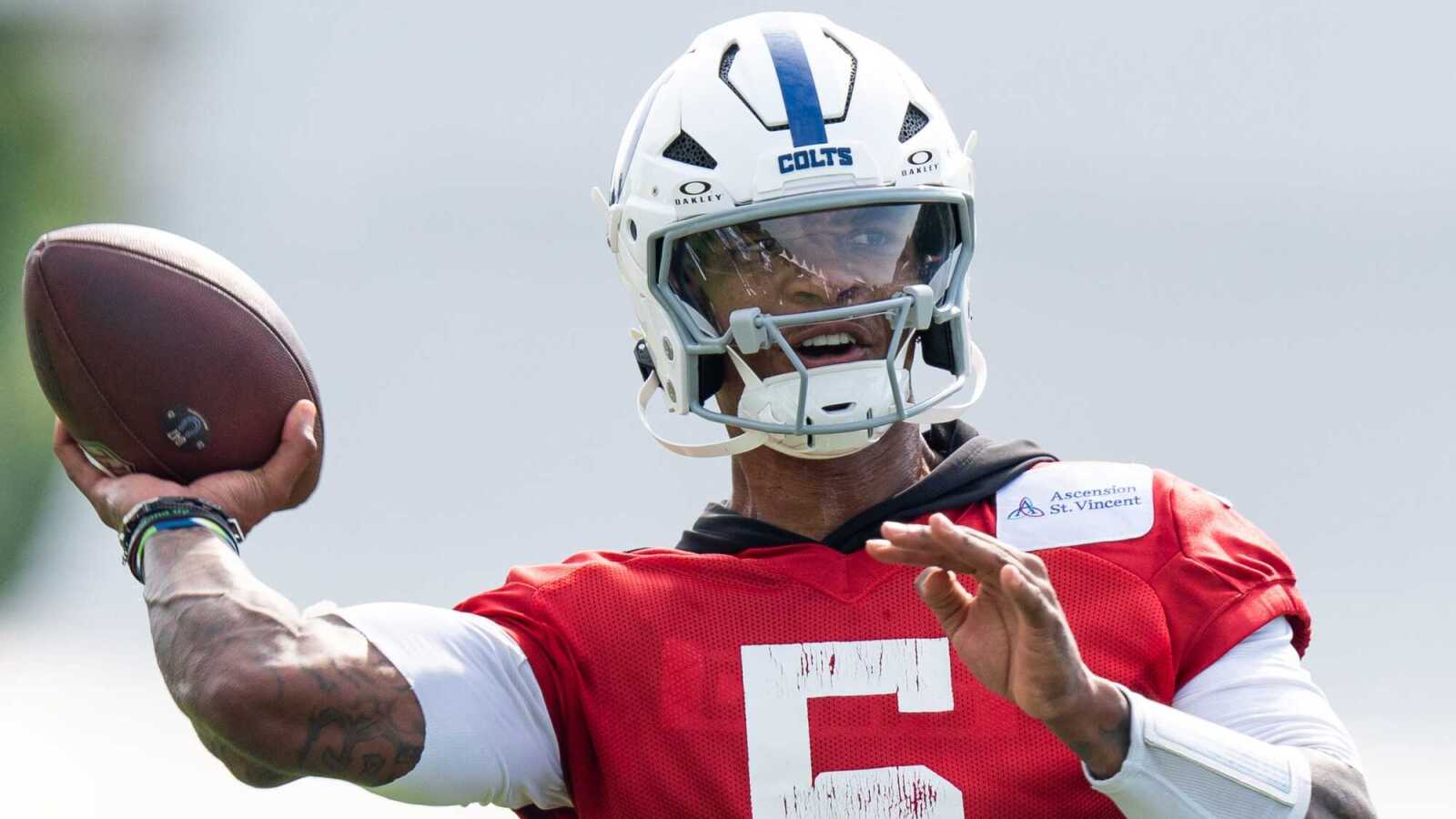 https://www.yardbarker.com/media/c/3/c37f2997f6202c9f879f246c9fa5f7ba4bcaadd3/thumb_16x9/three-young-qbs-impressing-during-nfl-training.jpg?v=1
