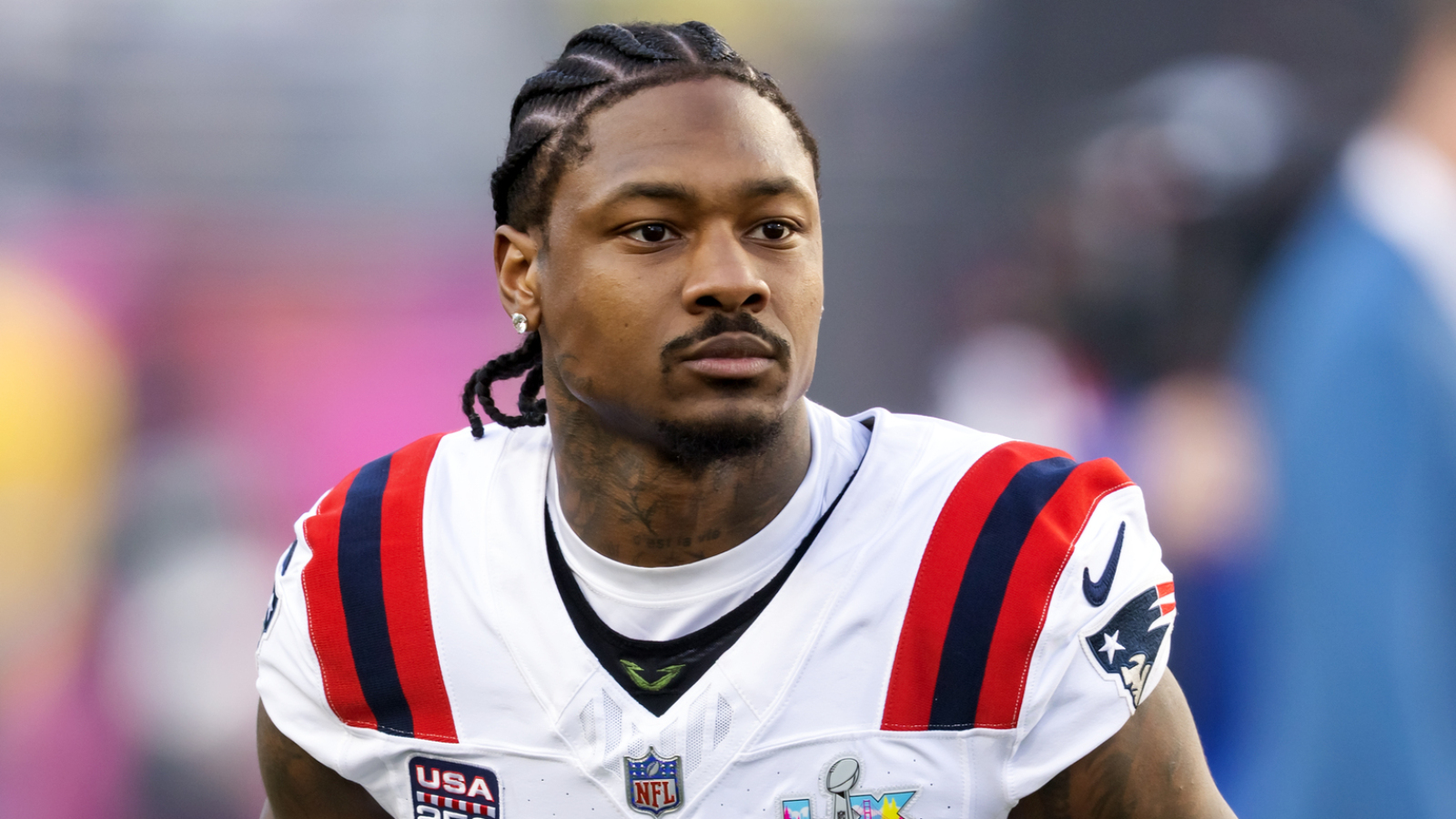 https://www.yardbarker.com/media/c/3/c3a924be33730c5db026777d667f25626e8aa8f1/thumb_16x9/stefon-diggs-gives-jayden-daniels-he-needs.jpg?v=1