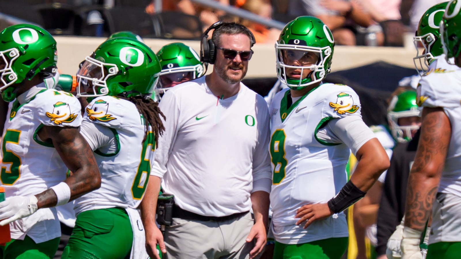 https://www.yardbarker.com/media/c/3/c3de6386a32e626f143fed038883ff00a58d616a/thumb_16x9/oregon-head-coach-dan-lanning-talks-oregon.jpg