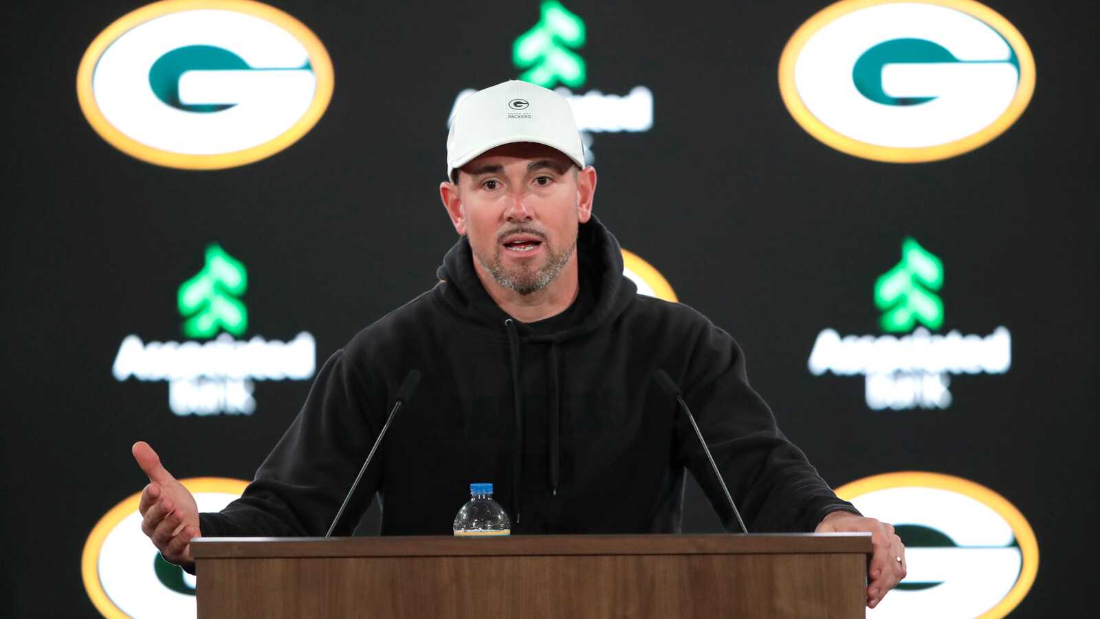 https://www.yardbarker.com/media/c/3/c3e60722c77abeb1526e31168cdb75cd80154676/thumb_16x9/packers-favors-brutal-2026-schedule.jpg