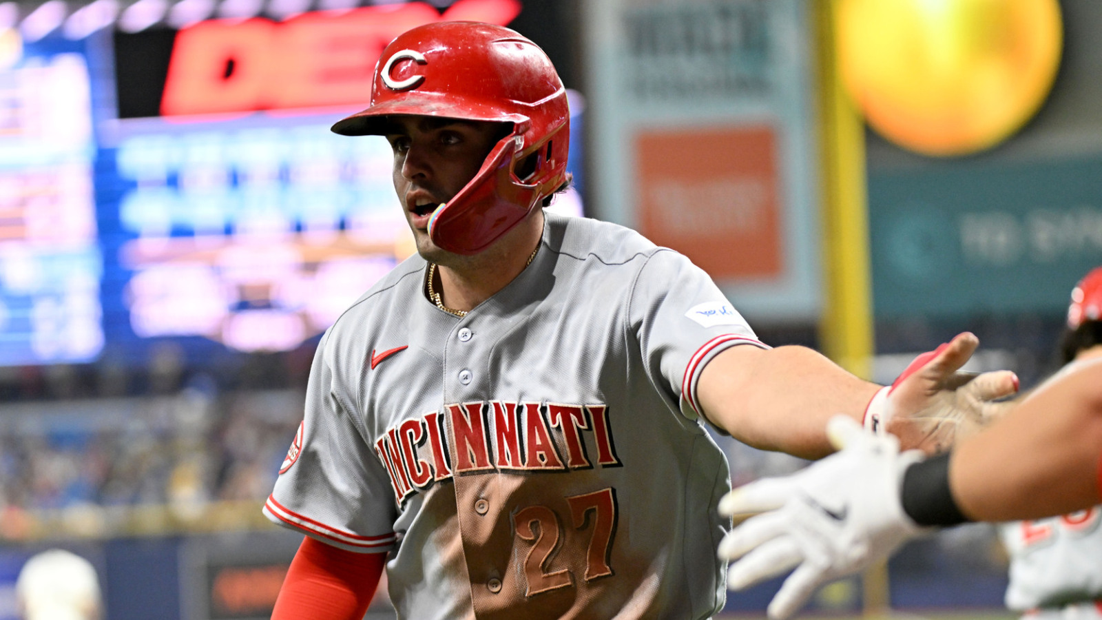Reds remain hot on the road with balanced effort against Rays