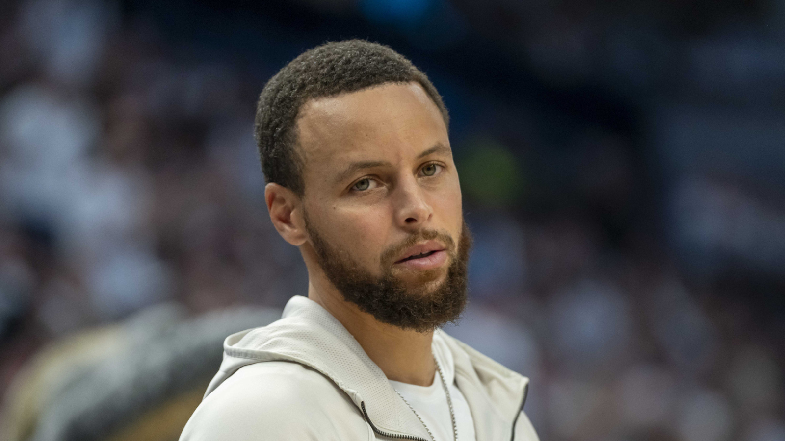 https://www.yardbarker.com/media/c/3/c3fa488318526d4e99f8d8c2c8bfee4884b01d9b/thumb_16x9/stephen-curry-gets-brutally-honest-warriors-quiet.jpg?v=1