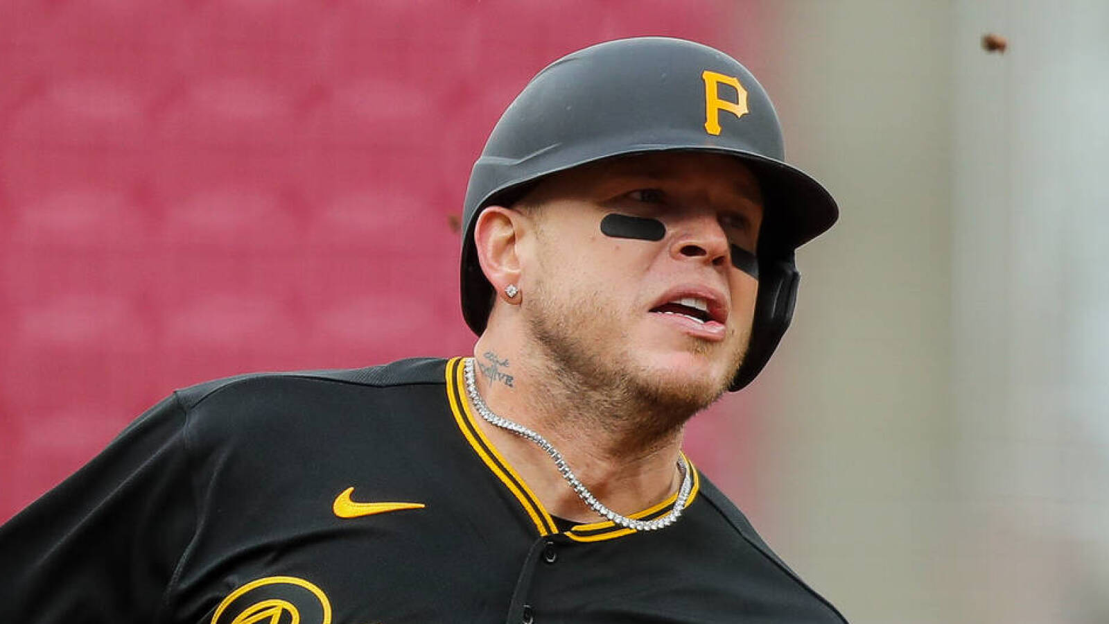 Giants sign catcher Roberto Perez to deal - Vimarsana News