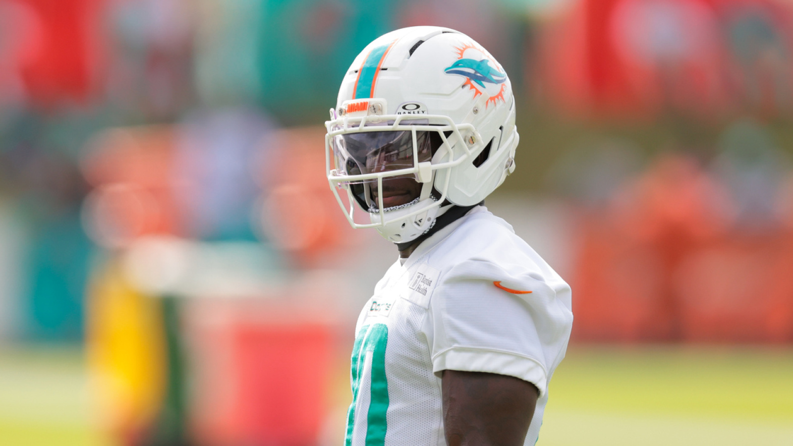 https://www.yardbarker.com/media/c/4/c408d6c160c823642ac52d85ad2b44c51cc30c76/thumb_16x9/tyreek-hill-situation-complicated-dolphins-firm.jpg?v=1