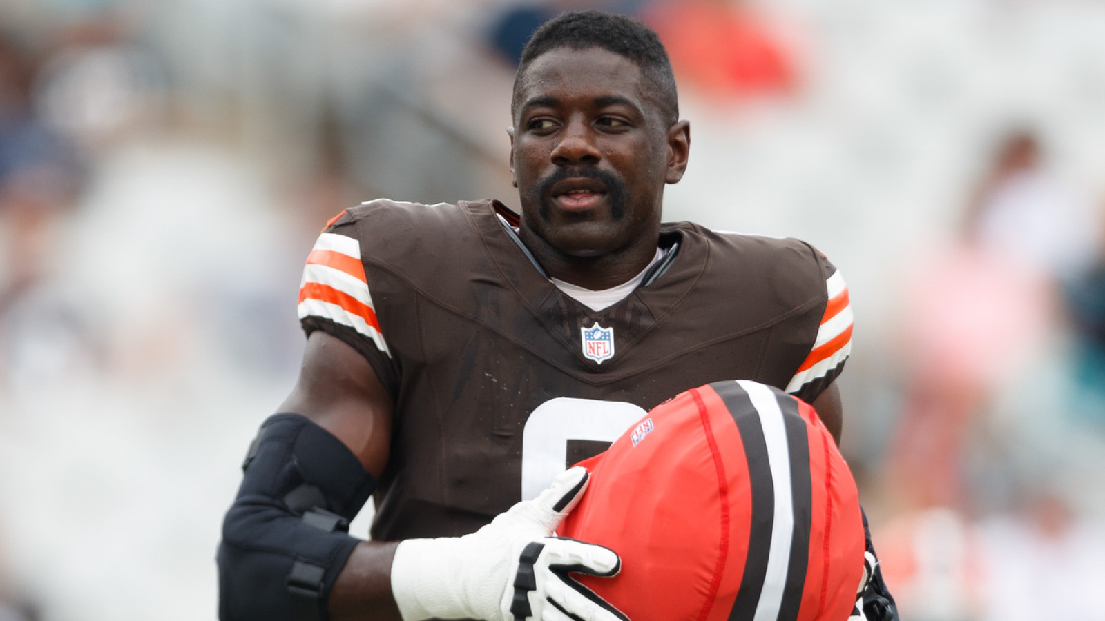 https://www.yardbarker.com/media/c/4/c46e43ecb6af7efca9fe2f8be09c5bebaea093f6/thumb_16x9/browns-career-altering-decision-regarding-owusu.jpg?v=1