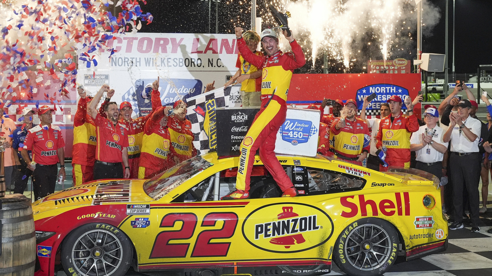 https://www.yardbarker.com/media/c/4/c48f0f6001fe6ea8adfb01a9fc45c330a87a3666/thumb_16x9/paul-wolfe-joey-logano-capable-making-run-nascar.jpg?v=1