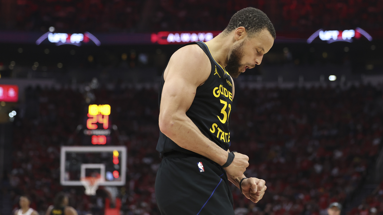 Steph Curry knocked out of Game 1 with hamstring injury