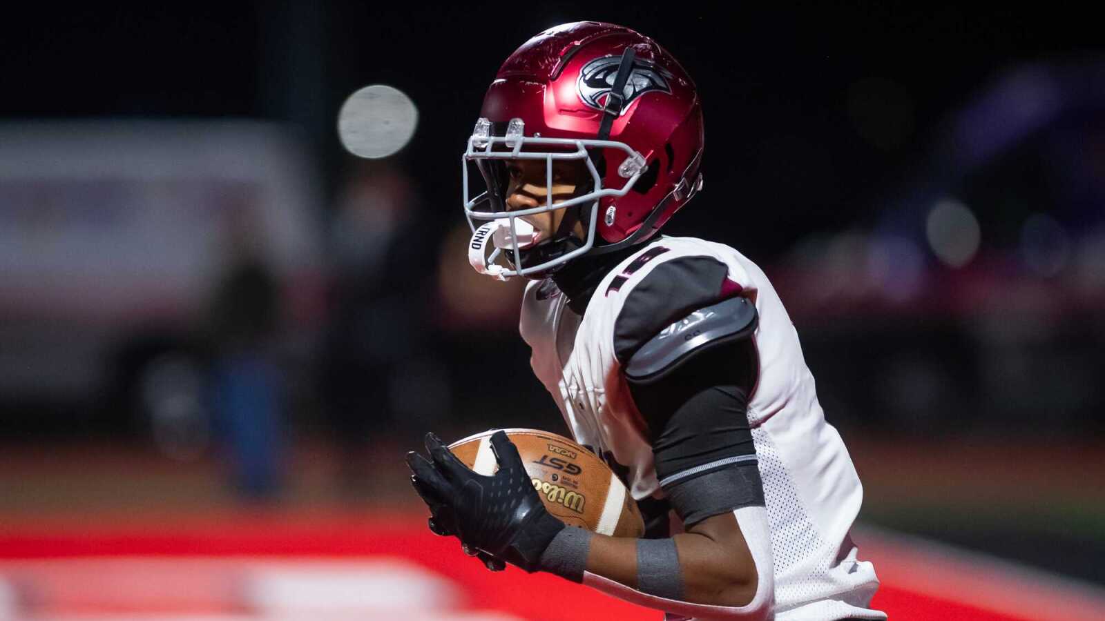 https://www.yardbarker.com/media/c/4/c4d2e543506102f41688d956f066f1ba83edac47/thumb_16x9/son-nfl-legend-gets-scholarship-offer-ohio-state.jpg?v=1