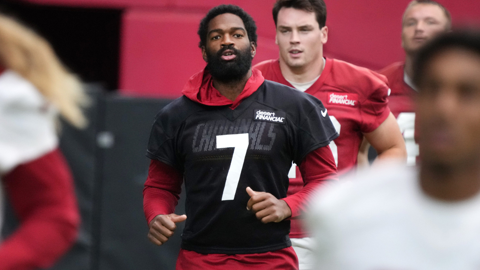 https://www.yardbarker.com/media/c/4/c4ddb99583c712df1773a4c46679a79cb7f8f158/thumb_16x9/arizona-cardinals-quarterback-jacoby-brissett-7.jpg?v=1