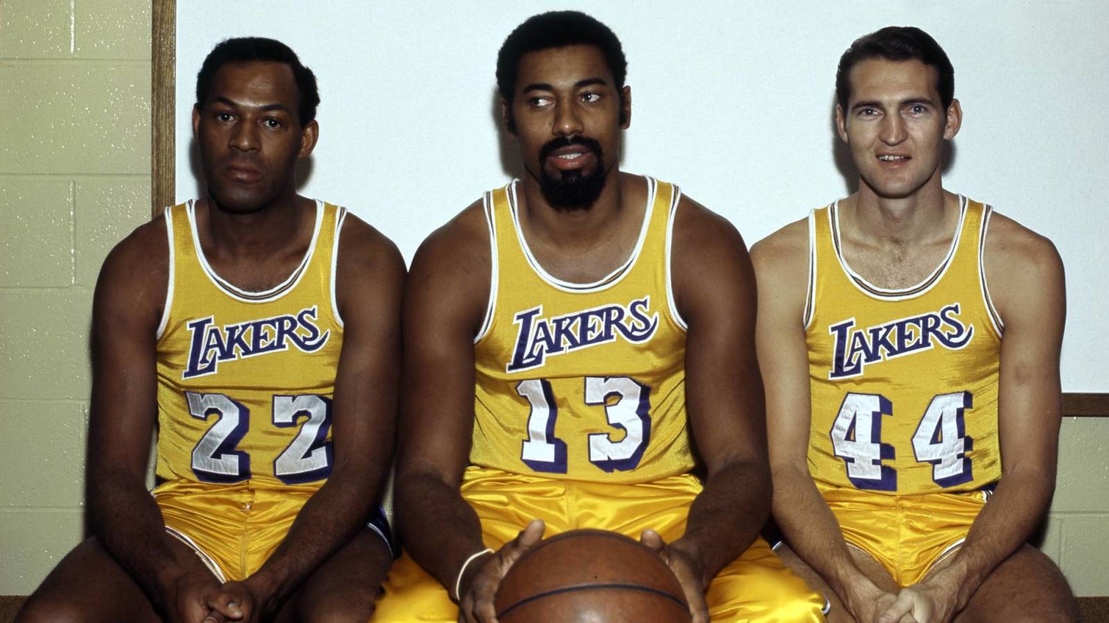 Difficult to handle? Ridiculous': How Chamberlain, Lakers formed Superteam | Yardbarker Difficult to handle? Ridiculous': How Chamberlain, Lakers formed Superteam | Yardbarker