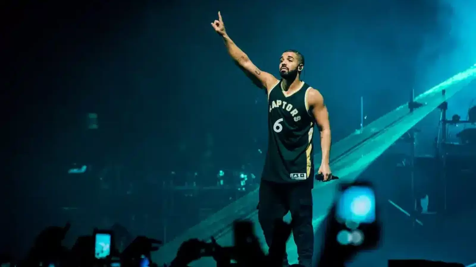 Drake’s Wireless Concert Has Quickly Sold Out in Minutes | Yardbarker
