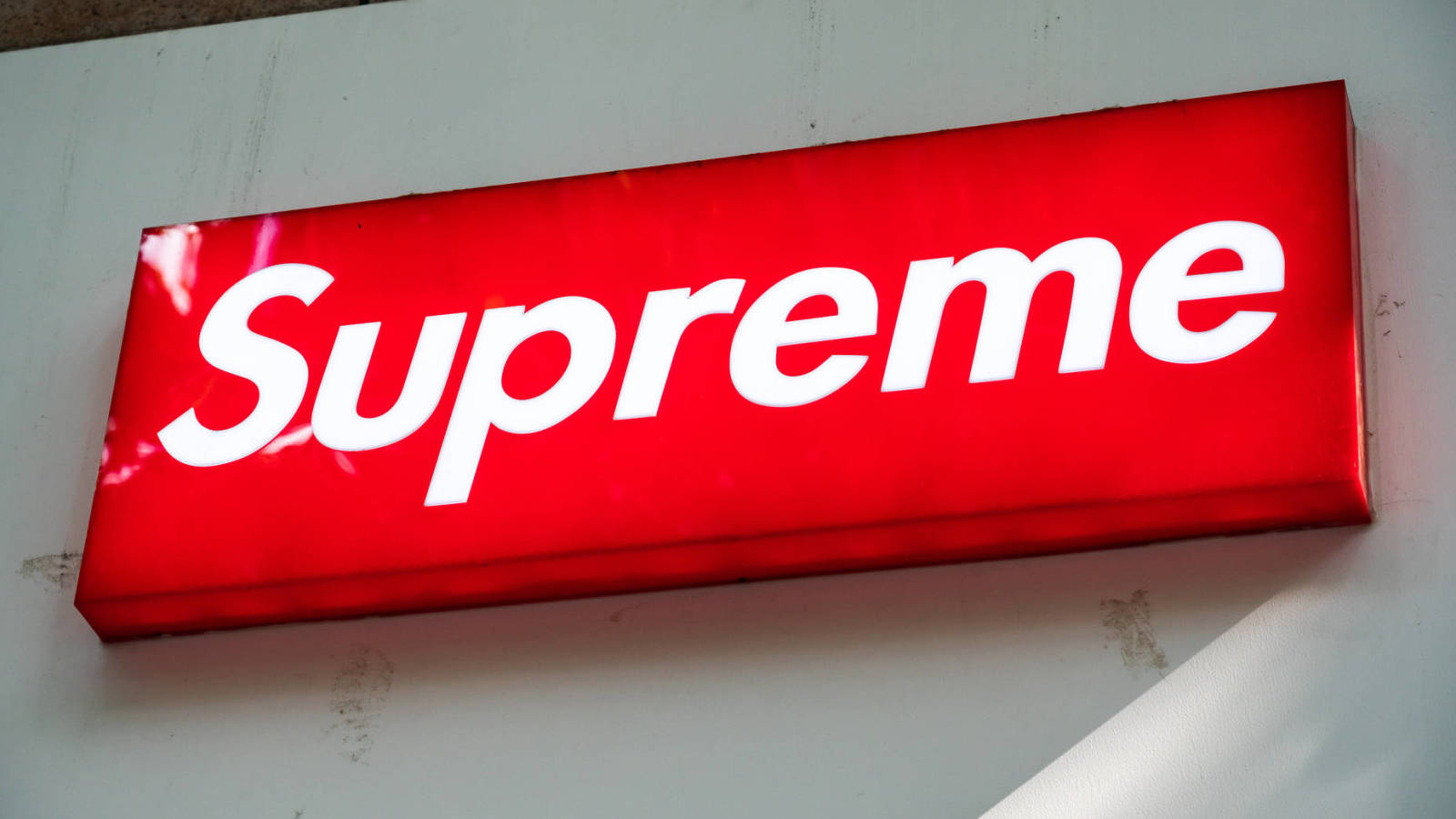 Clothing brands like supreme sale