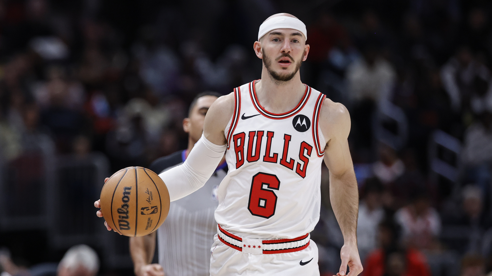 Bulls Come from Behind Again and take down the Lakers at home | Yardbarker