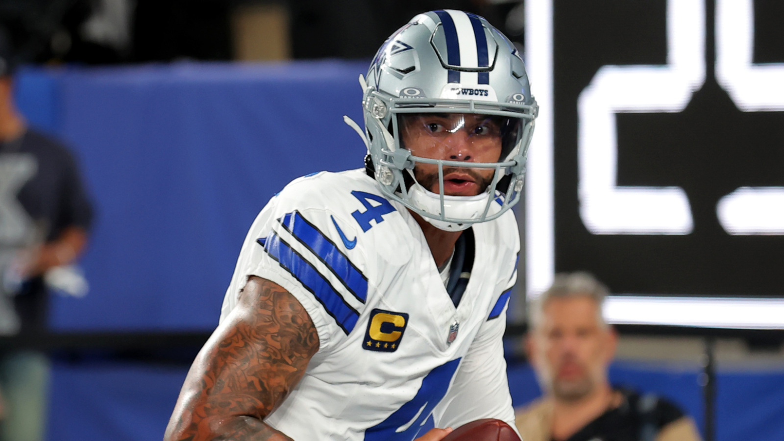 https://www.yardbarker.com/media/c/5/c57cdb55049264f56158aa7146fbd63cba97f0b2/thumb_16x9/dak-prescott-cowboys-back-showing-true-potential.jpg?v=1