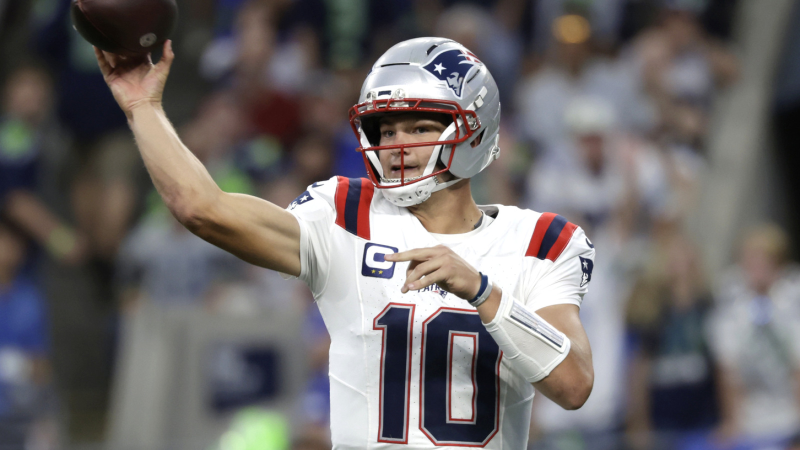https://www.yardbarker.com/media/c/5/c5854c63db94da8f430e2e84c8e24e097e4abedb/thumb_16x9/three-playoff-contenders-danger-starting-0-2.jpg?v=1