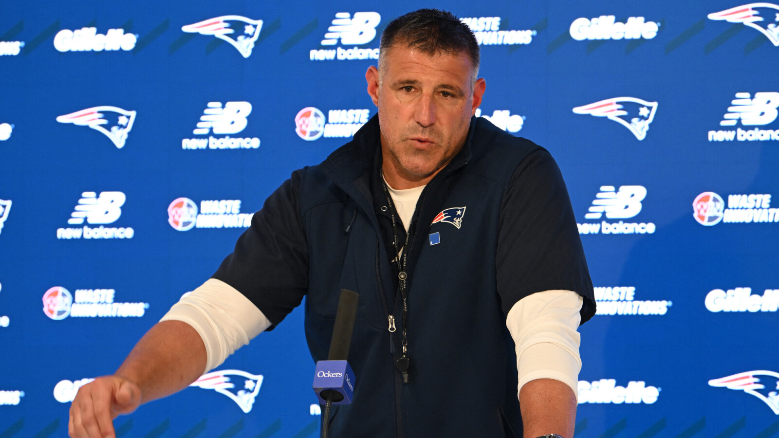 https://www.yardbarker.com/media/c/5/c5980b517cee83ce3be6a783c4032d59ed9dfaa3/thumb_16x9/patriots-hc-mike-vrabel-shares-update-on-gabe.jpg?v=1