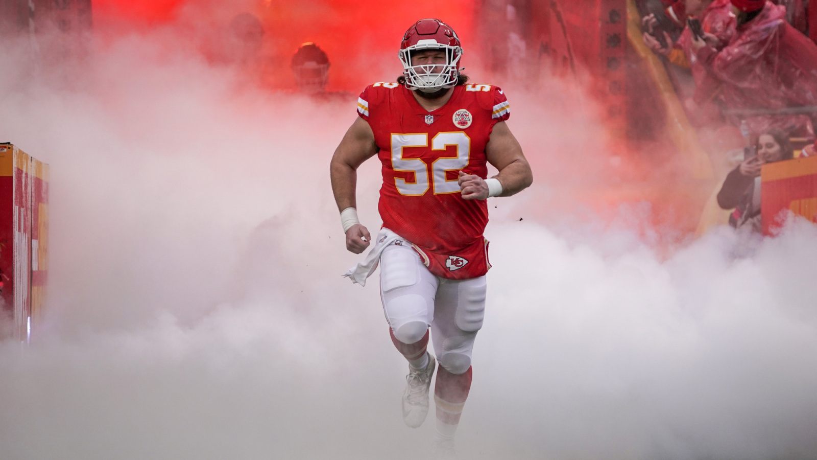 Chiefs strike positionrecord extension with Pro Bowl center Yardbarker