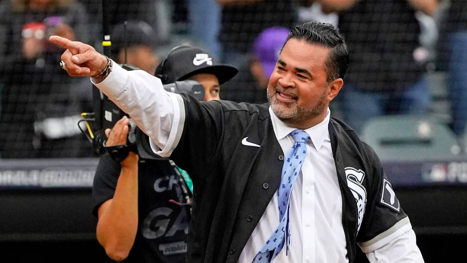 Detroit Tigers should at least talk to Ozzie Guillen about manager job