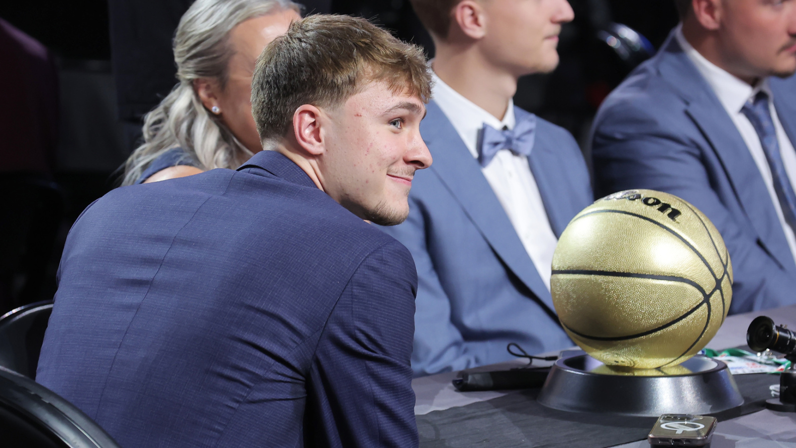 https://www.yardbarker.com/media/c/6/c6b43eedc5fae5136e86d9cb991ccf28bca8d7a8/thumb_16x9/insider-raves-mavs-front-line-drafting-flagg.jpg?v=2