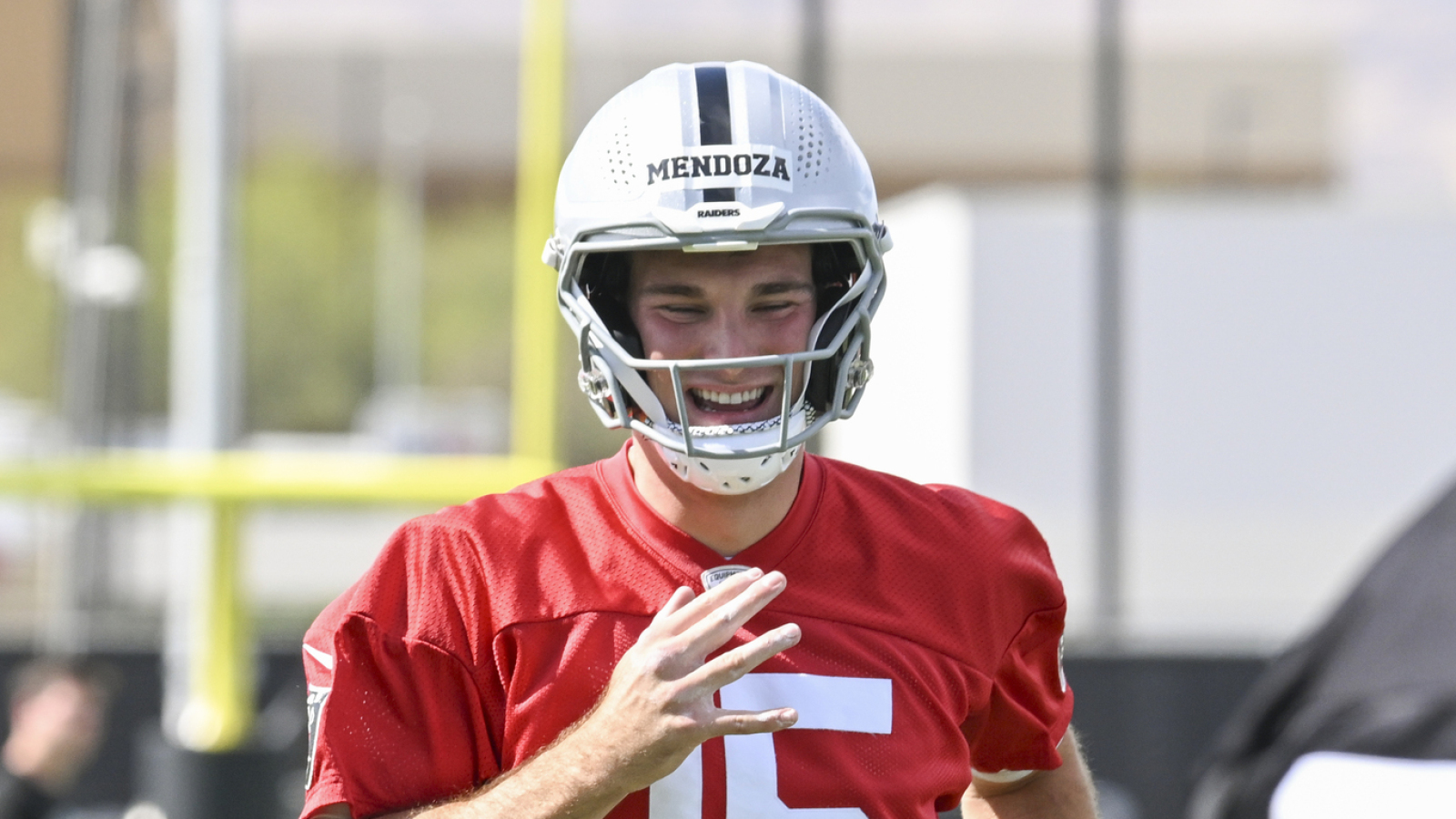 https://www.yardbarker.com/media/c/6/c6d3797932d2cb346572b0c33e44b5839ce4c4be/thumb_16x9/raiders-avoid-fernando-mendoza-drama-ahead.jpg?v=1