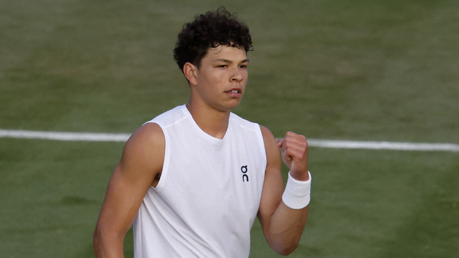 https://www.yardbarker.com/media/c/7/c709a106535334c819d4ce4de35948e26cb83496/thumb_16x9/ben-shelton-proves-wimbledon-decision-foolish.jpg?v=1