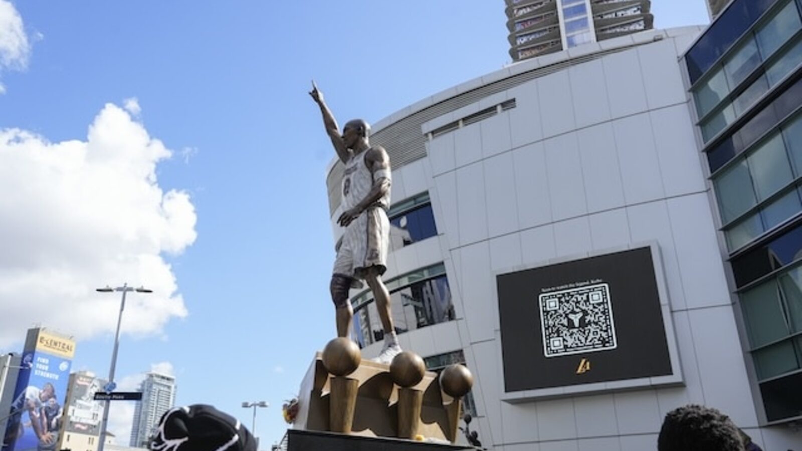 Watch: Denzel Washington Narrates Kobe Bryant 81-Point Game QR Code ...