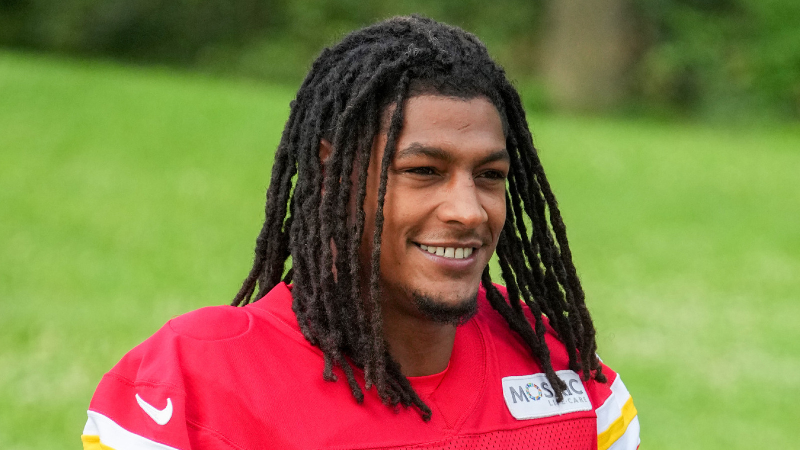 https://www.yardbarker.com/media/c/7/c75db8cd3c301dfb2d3028e8e6843f8da1d5a4b1/thumb_16x9/chiefs-two-concerns-emerge-training-camp.jpg?v=1