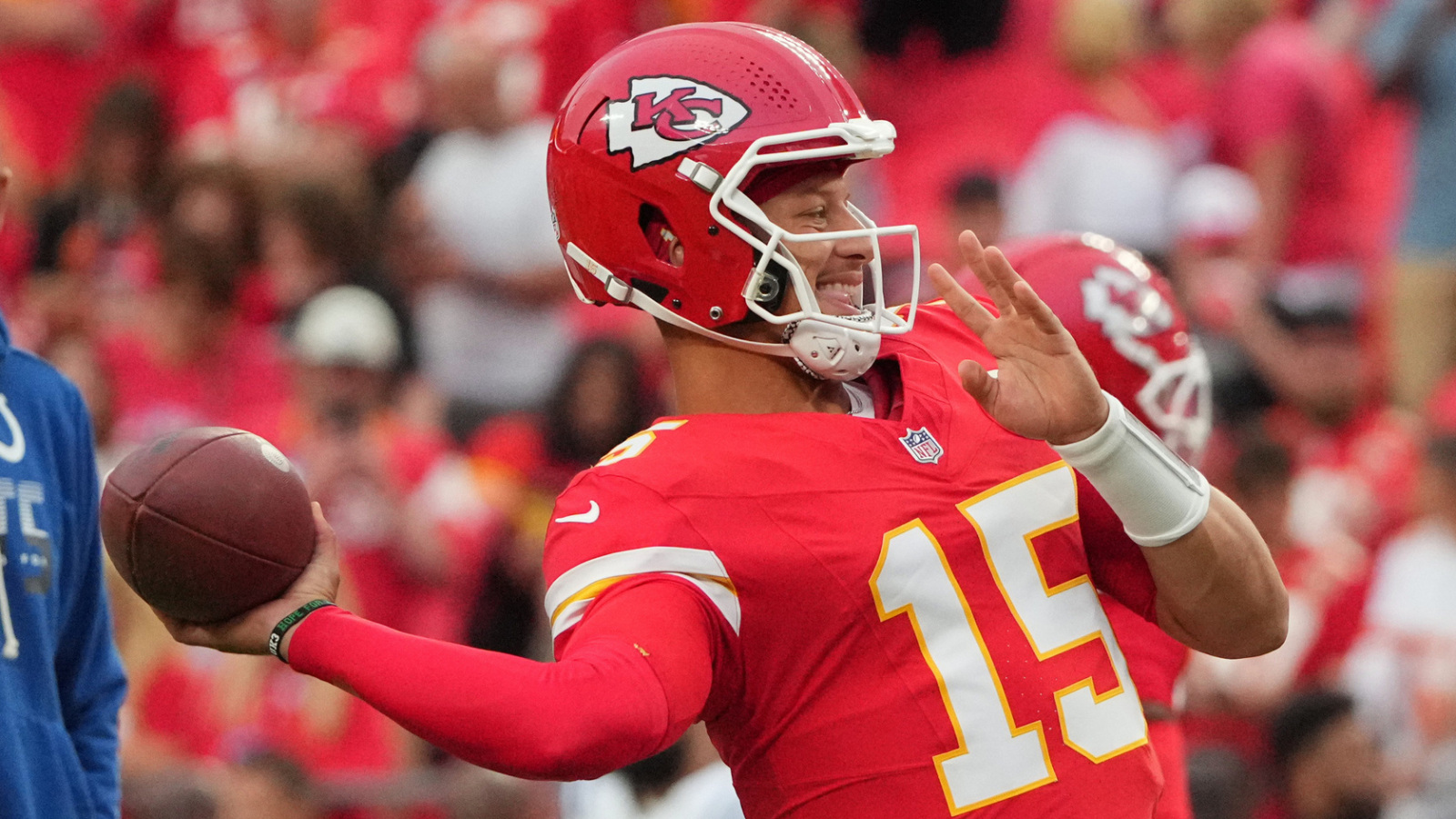 https://www.yardbarker.com/media/c/7/c7b50cd8ac22d2a169aadf989ce6c3a3d71aa8fe/thumb_16x9/snf-takeaways-patrick-mahomes-returns-form-chiefs.jpg?v=1