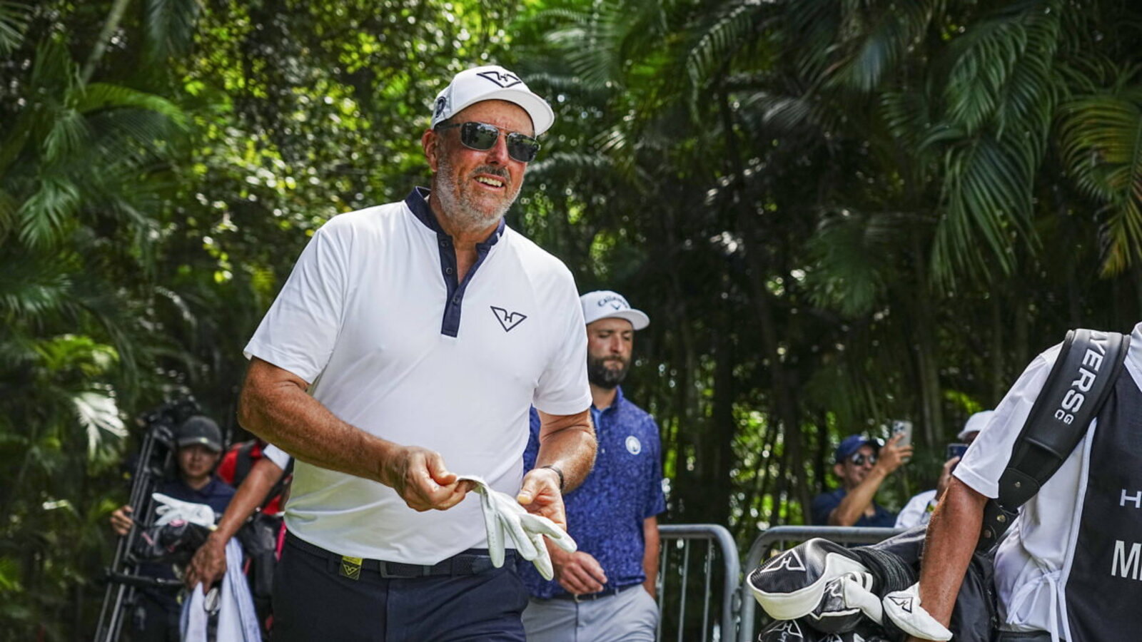 Michael La Sasso Advances in DP World Tour Qualifying Amid LIV Golf Challenges