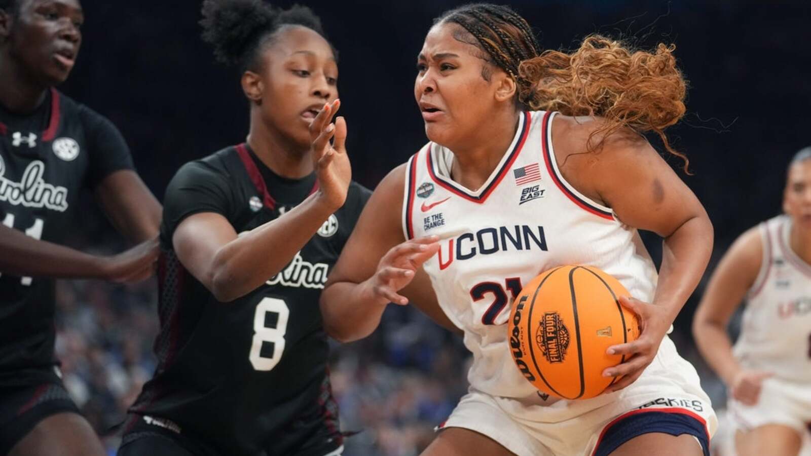 South Carolina ends UConn's perfect season, advances to title game