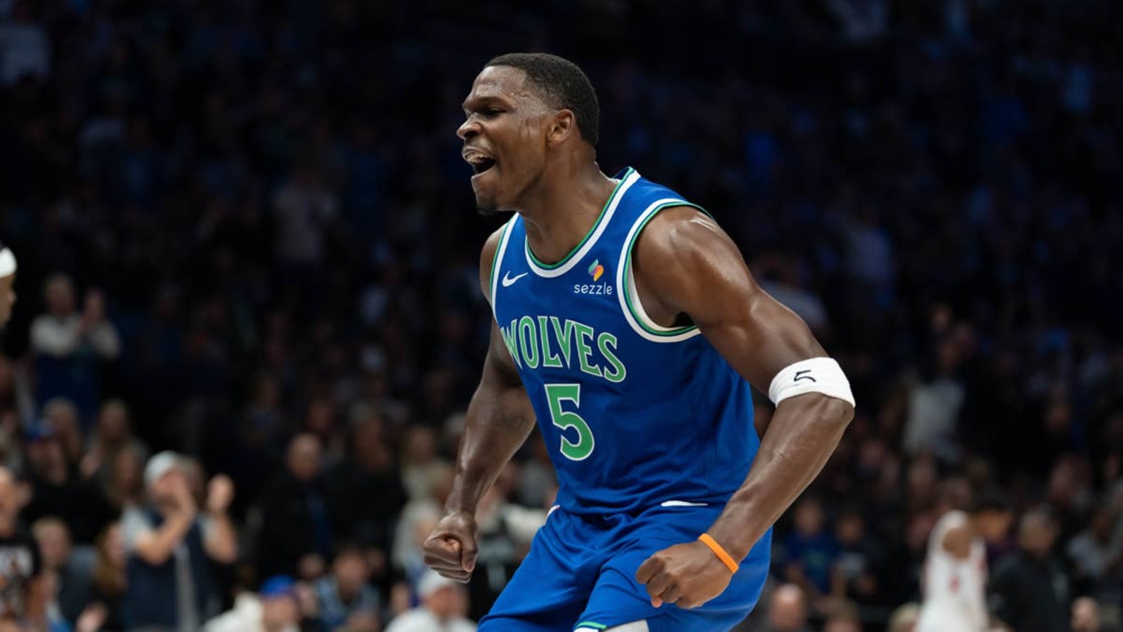 Wolves cruise to another blowout win, but is Anthony Edwards' knee a concern?