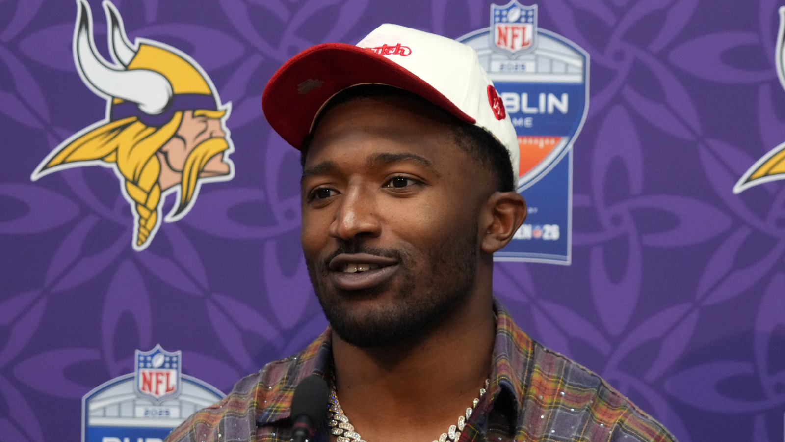 Eagles Still Interested In Jonathan Greenard; Vikings Aiming To Retain OLB