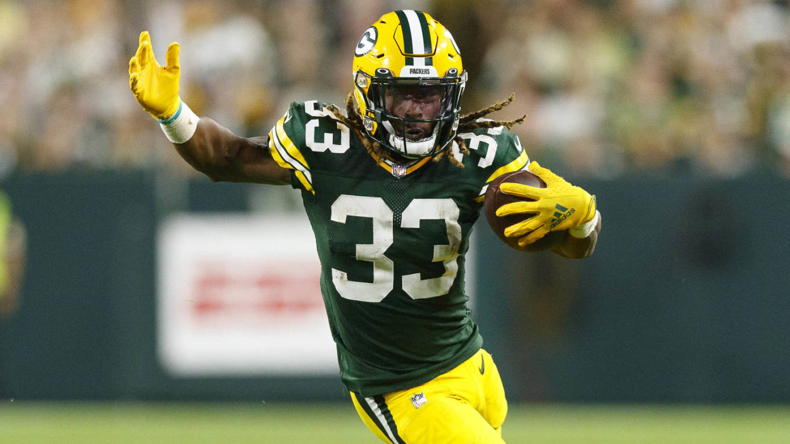 aaron jones recovers necklace containing fathers