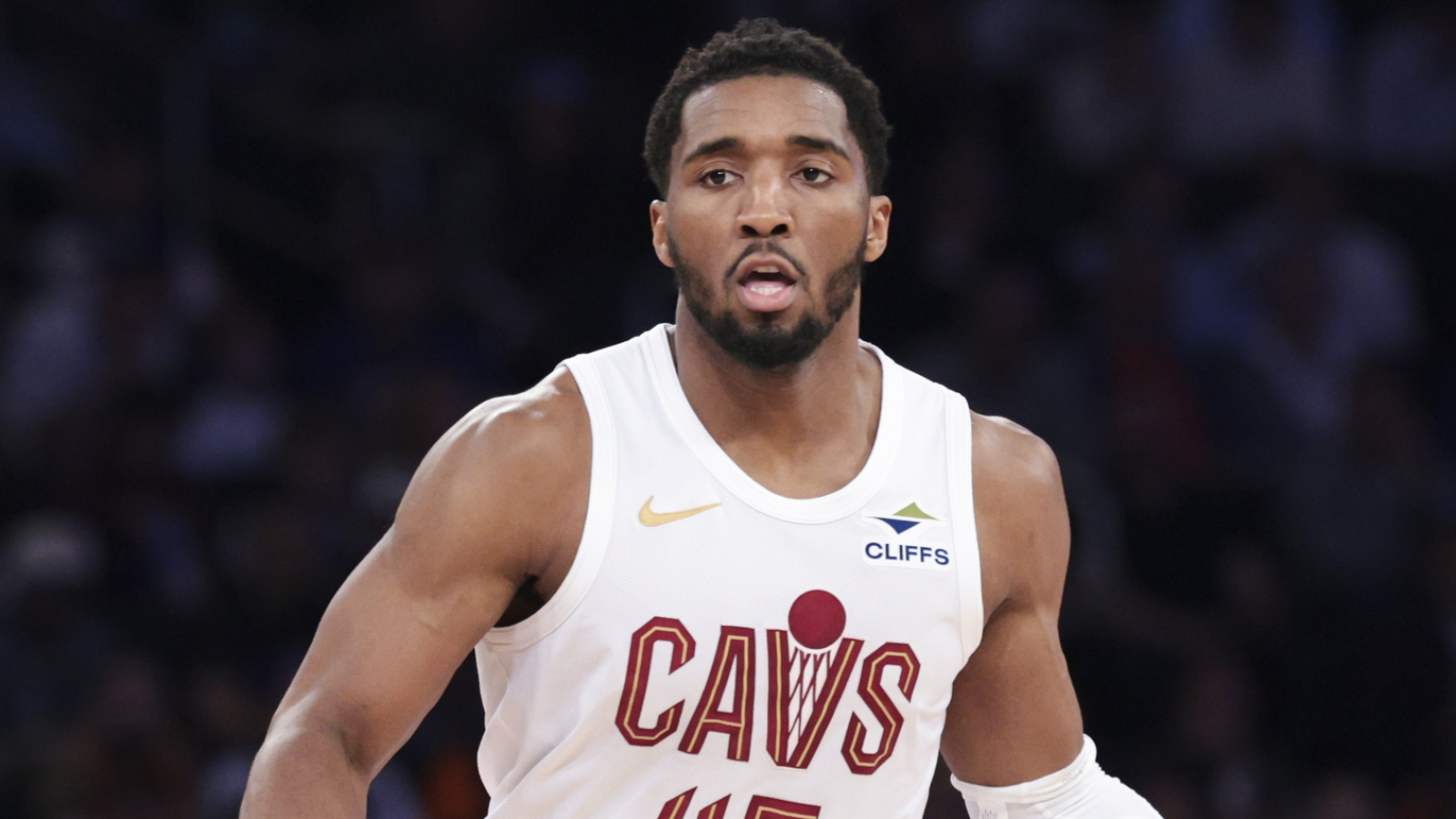 https://www.yardbarker.com/media/c/8/c89b228f8fb2fd9496a5417870dcf402acd6382a/thumb_16x9/donovan-mitchell-sends-strong-message-knicks.jpg?v=1