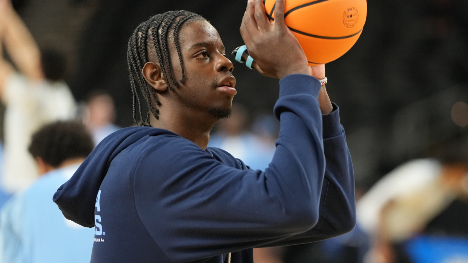 https://www.yardbarker.com/media/c/8/c8ecd4cc94cd798f3981dd702df70e9ade35974a/thumb_16x9/caleb-wilson-looks-next-bulls-superstar.jpg?v=1