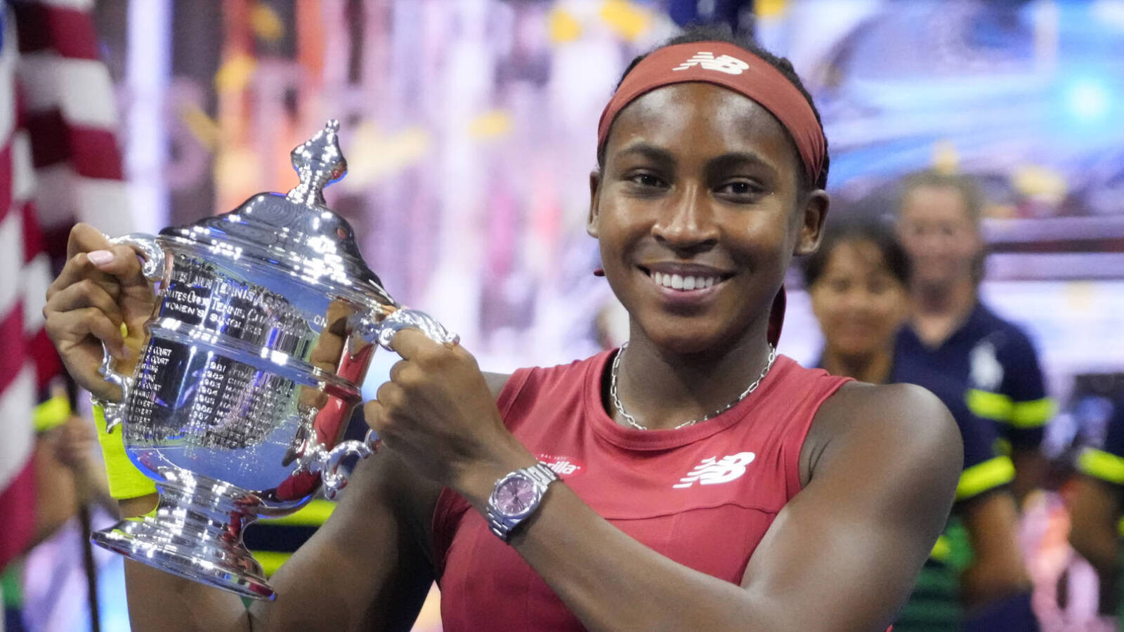 Кори гауфф. Кори маккенна мма. Девушка в перьях. Персы народ. Индейский головной убор.