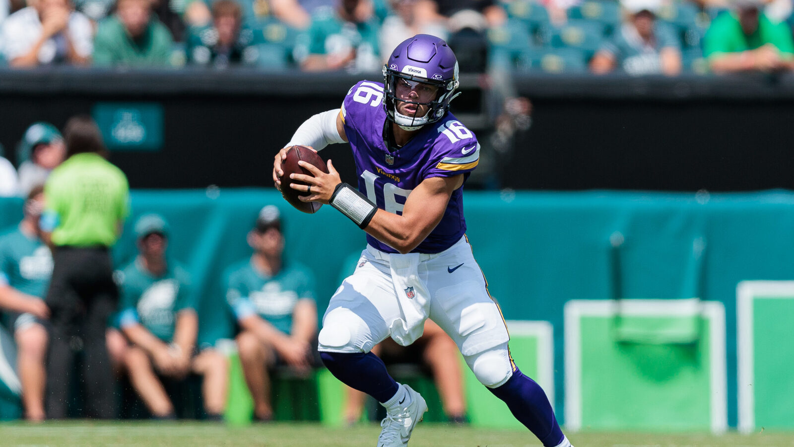 Hall Retires At 28 With 0 NFL Games After Vikings Cut Him And Seahawks ...