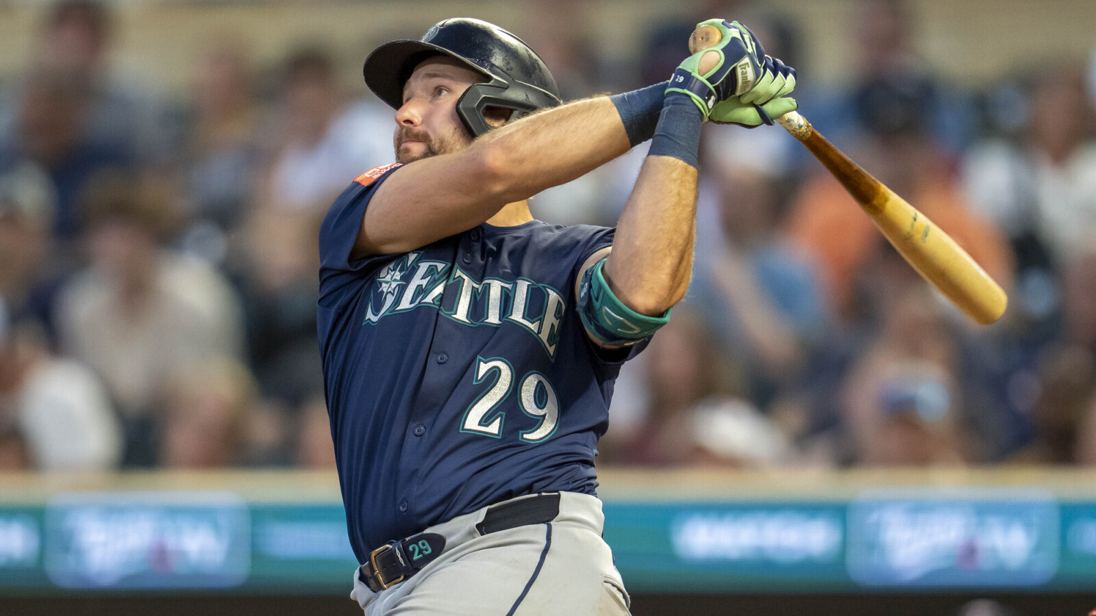 https://www.yardbarker.com/media/c/9/c9a4637861356d64b84d3fe389c32b8f9374794a/thumb_16x9/mariners-slugger-officially-enters-home-run-derby.jpg?v=1