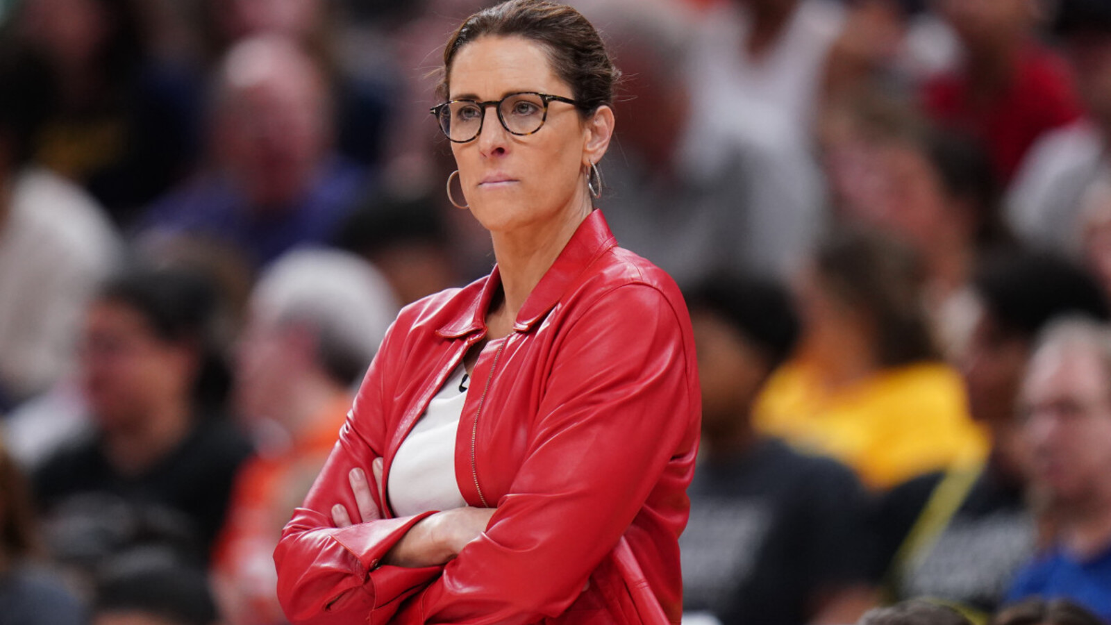https://www.yardbarker.com/media/c/9/c9bad0575b92a961b9e5e4f1d8d68f138734b033/thumb_16x9/wnba-indiana-fever-at-connecticut-sun.jpg