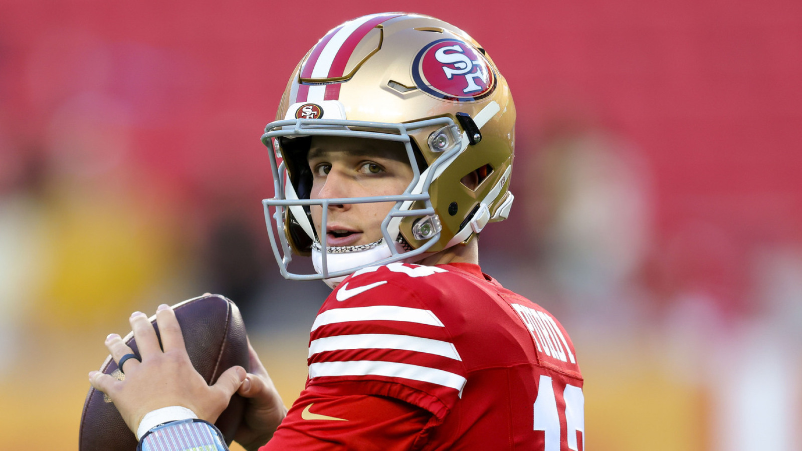 https://www.yardbarker.com/media/c/a/ca4d3780760da10cb664c1b1855747357d09b099/thumb_16x9/49ers-insider-blasts-critics-purdy-contract.jpg?v=2