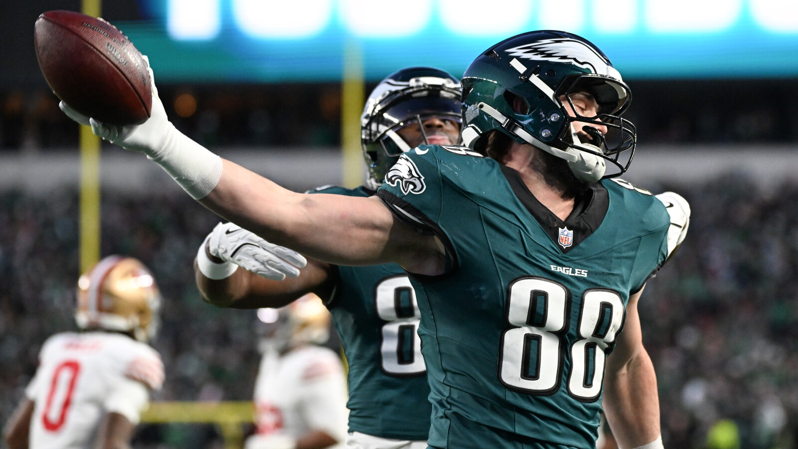 Dallas Goedert Re-Signs With Eagles on One-Year Deal Worth Up to $7M After Testing Free Agency