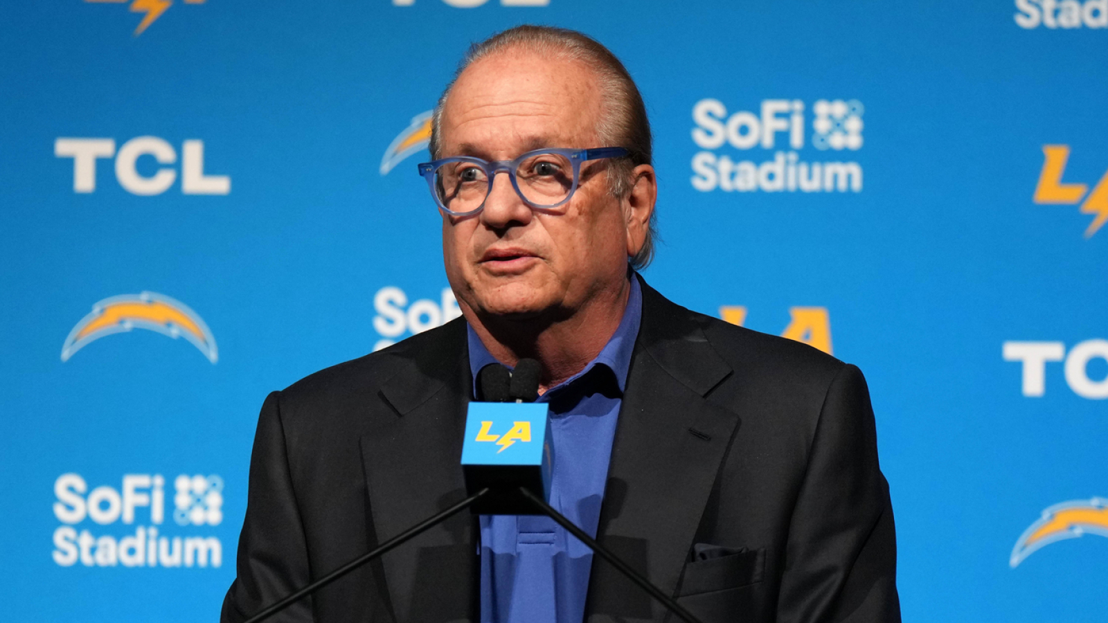 https://www.yardbarker.com/media/c/a/ca6c41019417d7d1e4aee946f915d51f9c4ccfc3/thumb_16x9/two-nfl-teams-on-verge-selling-minority-ownership.jpg?v=1