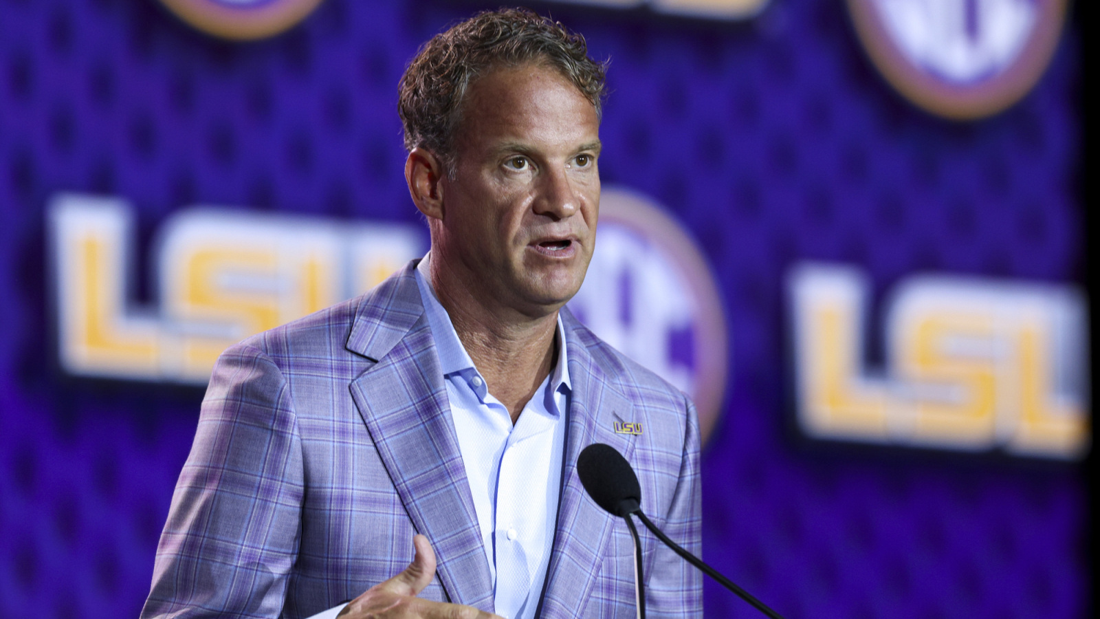 https://www.yardbarker.com/media/c/a/ca7fa7b94662f895cd2673f56c74aabfae9a739a/thumb_16x9/kiffin-fbi-narrative-become-part-budding-ole-miss.jpg?v=1