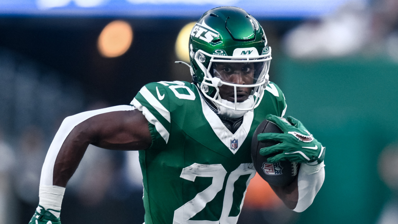 https://www.yardbarker.com/media/c/a/ca8df5338cfe1082842ada94bf7c6079b6fa8fb7/thumb_16x9/jets-hc-aaron-glenn-shares-big-update-on-breece.jpg?v=1