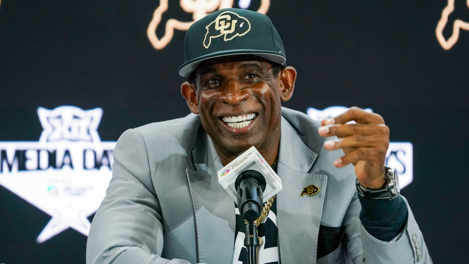 https://www.yardbarker.com/media/c/a/cadfe924290e87561ca320363054d280fcfdbdfb/thumb_16x9/marshall-faulk-reveals-he-decided-coach-deion.jpg?v=1